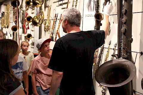 Private and public guided tours visit all exhibitions. Topics as desired, incl. playing the instruments.